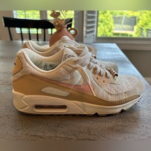 Women’s Nike Sun Club Air Max shoes 8.5